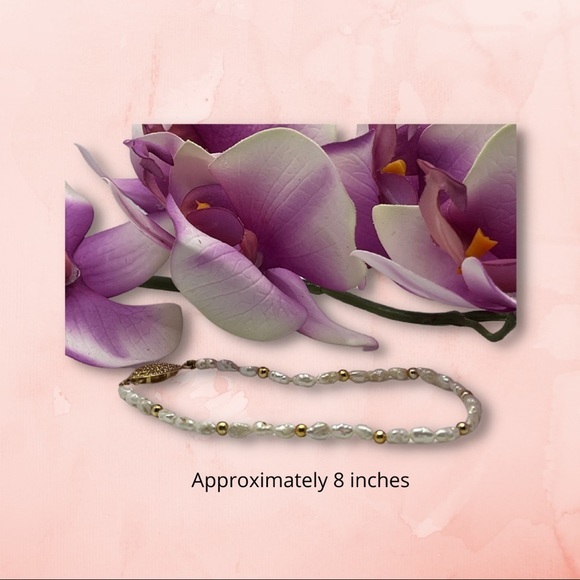 Vintage Pearl Fashion Bracelet with Gold Beads - 8 Inches (EUC) - Picture 2 of 3